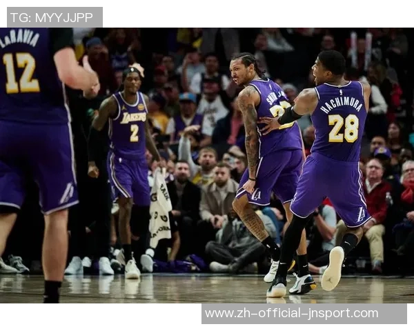 詹姆斯最后一攻前询问雷迪克暂停建议雷迪克果断选择直接进攻策略 詹姆斯最后一攻前询问雷迪克暂停建议雷迪克果断选择直接进攻策略