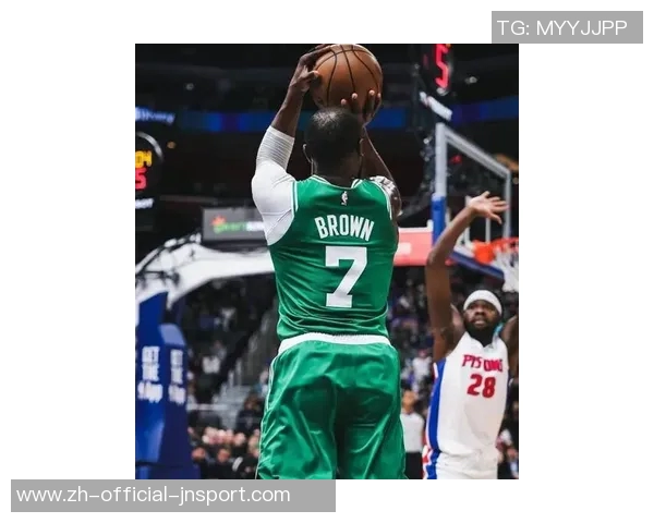 杰伦布朗勇猛冲击篮筐展现强硬风格却意外零罚球引发热议 杰伦布朗勇猛冲击篮筐展现强硬风格却意外零罚球引发热议